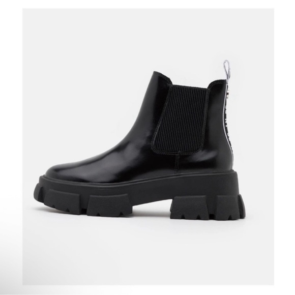 New! Steve Madden “Tusk” Black Chunky Lug Sole Chelsea Boots - Picture 3 of 14